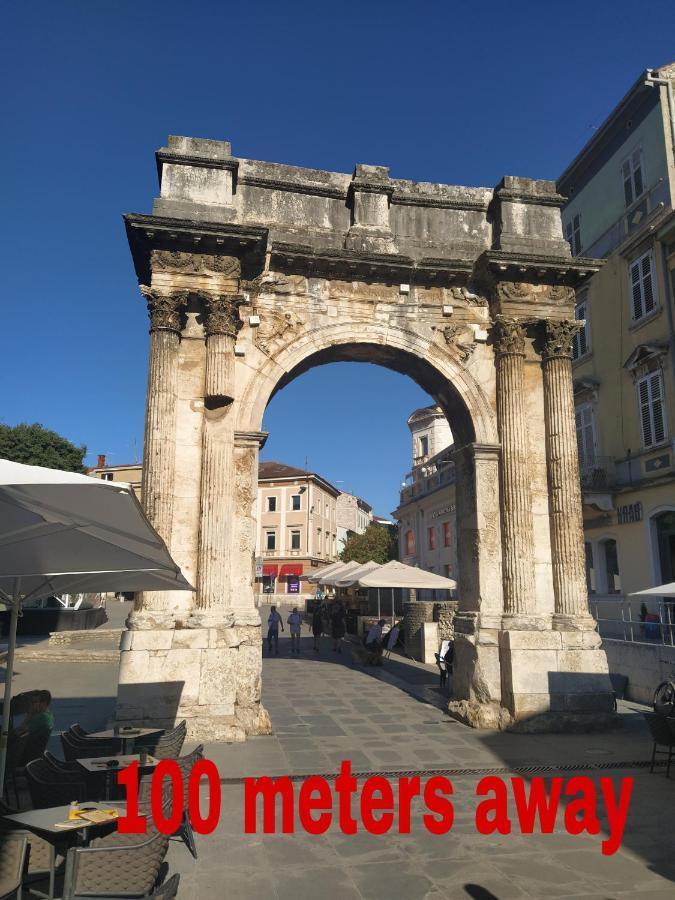 Roman Arch- Low Budget Doublebed Room In Top Center Pula Buitenkant foto