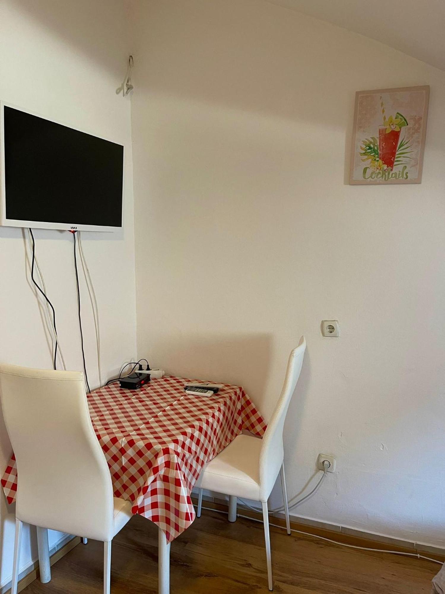 Roman Arch- Low Budget Doublebed Room In Top Center Pula Buitenkant foto