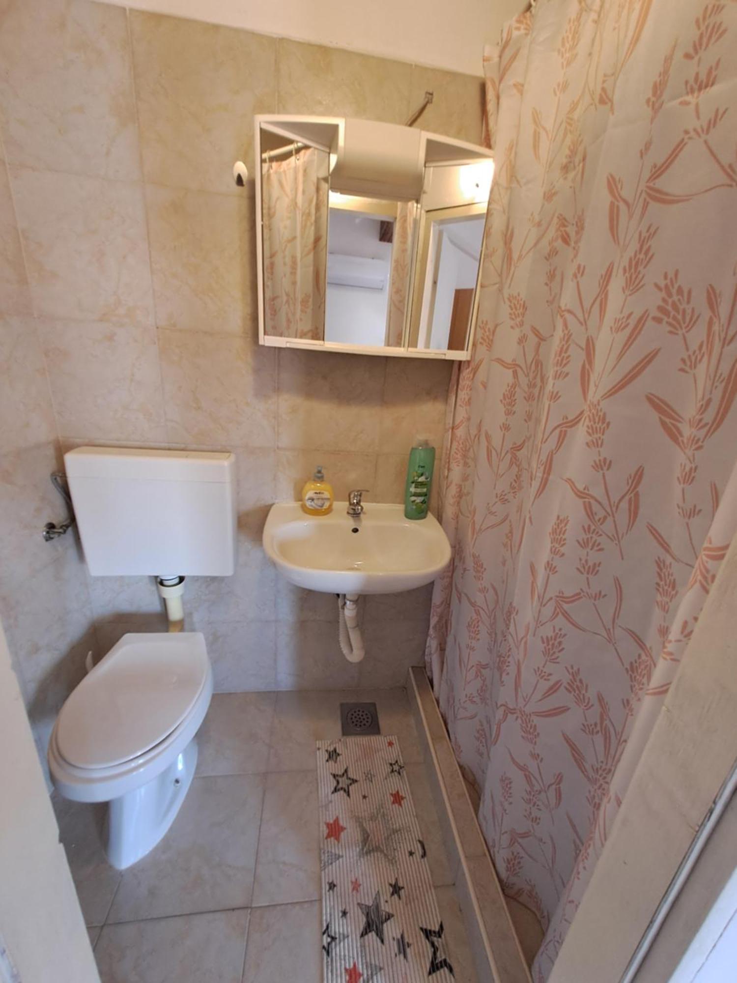 Roman Arch- Low Budget Doublebed Room In Top Center Pula Kamer foto